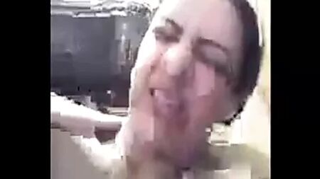 阿拉伯人Shosho在摄像头前
