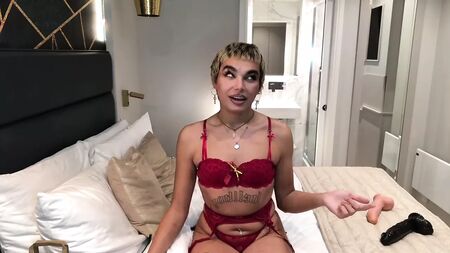 Angel Jules X - 捷克雌雄同体少年吞下13英寸巨屌并射精