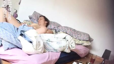 妻子自慰偷拍
