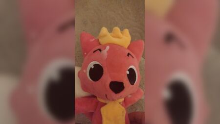 在PinkFong毛绒玩具上射精