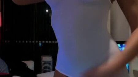 我的直播间里的应召女郎 第2部分 圣保罗的露娜