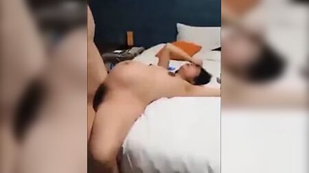 一名中国孕妇被操