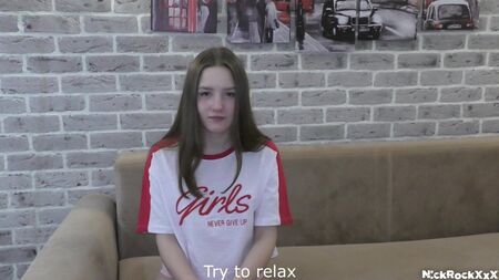 真正的处女少女失去了她的处女之身