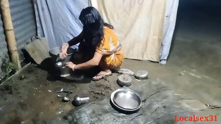 印度localsex31：嫂子正在洗碗，这时姐夫像骑马一样骑了上去