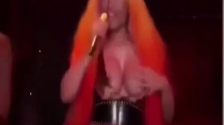 妮琪·米娜 - 《Nip Slip》