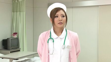 性感日本护士在病床上被一个欲火中烧的病人狠狠干了一顿！