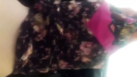 我干了我那个戴头巾的土耳其妈妈……我爸不在家