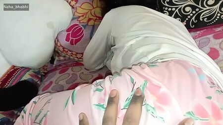 睡着的继妹被操，内哈·巴比