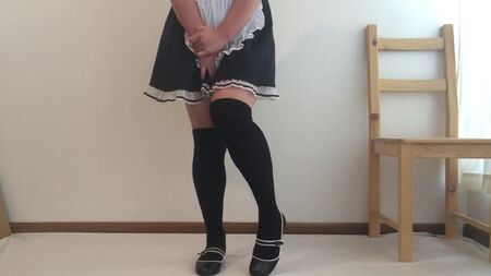 可爱的日本女仆尿裤子了