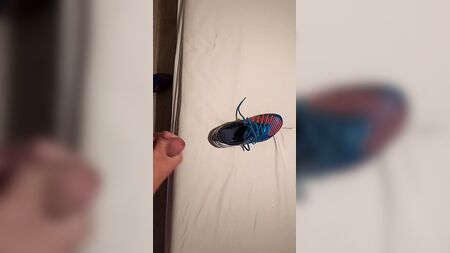 试穿我新买的阿迪达斯Predator足球鞋