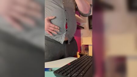 扣领衬衫和超人内裤，售价 lbs ubg p