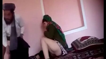 成熟丰满的已婚母亲性爱 戴头巾的已婚妇女 家庭内部性行为