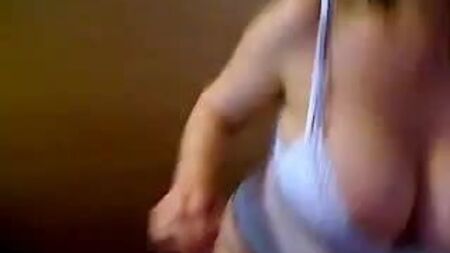 巨乳网络聊天脱衣舞娘热舞