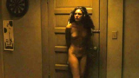 Alexa Davalos 在 ScandalPlanetCom 上裸露胸部和阴毛