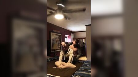 已婚异性恋匿名约会，他在我体内射了