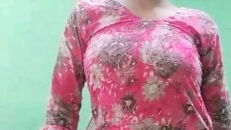 今早看到那个女孩的阴部，我射了，然后我乐在其中