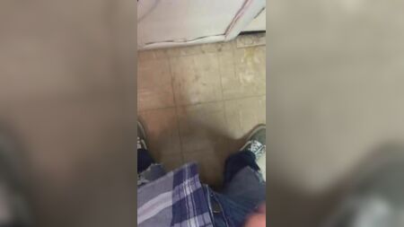 又一阵泡沫般的抽动，然后射了