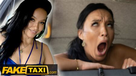 《假出租车》——比基尼美女亚西亚·瓦尔加斯在出租车后座脱衣，令司机欣喜不已