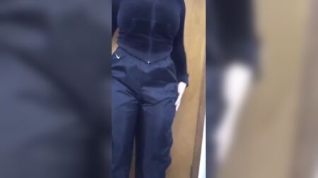 阿迪达斯尼龙裤