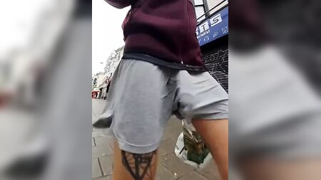如果刮风，一定要穿内裤，否则在户外会显得很明显