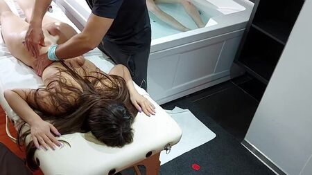好吧，为什么我要脱下按摩师面前的内裤，因此他们像荡妇一样操我