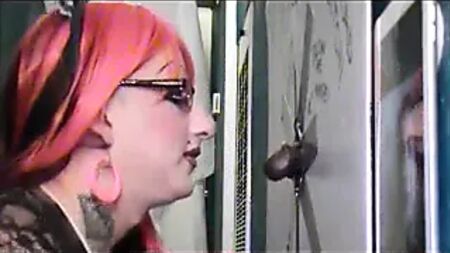 CD TV 在 Gloryhole 里给 BBC 口交