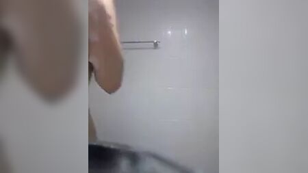 我的卡拉奇南亚女友给我发了WhatsApp裸照视频