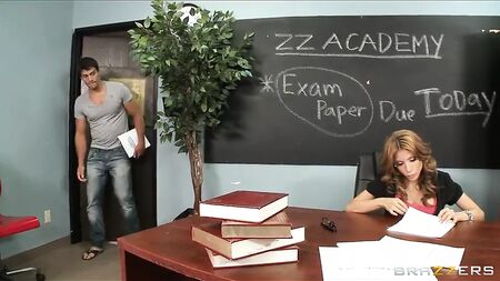 Brazzers - 性欲旺盛的老师Aleksa Nicole与学生发生关系