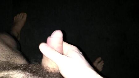 在成人影院里一丝不挂