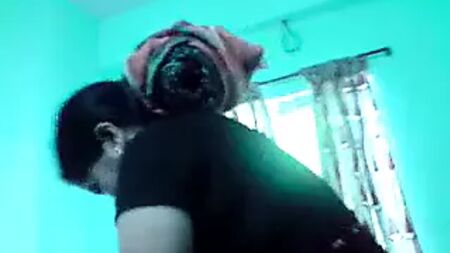 孟加拉风情“好阿姨”秀：为你洗澡，期待你的评论