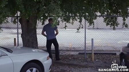 色情视频 Kelsi Monroe - BangBus 免费下载和在线观看 In av.mp4