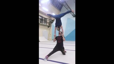 莫斯科 AcroYoga Jam || 与雅罗斯拉夫的 H2H 挑战赛