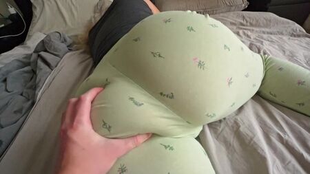 我来他妈的你。脱衣服！