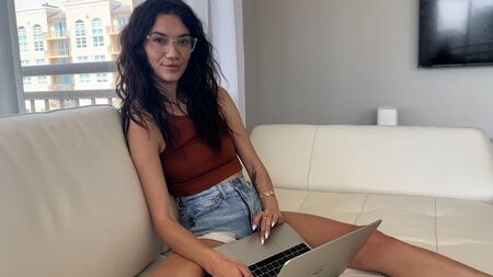好色的兄弟姐妹尝试乱伦