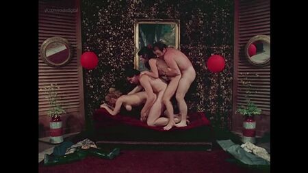 Ulrike Butz Nude - Muschimaus mag's grad heraus (Jagdzeit fur Naschkatzen, Le Sexe infernal, 1973) HD 720p 在线观看