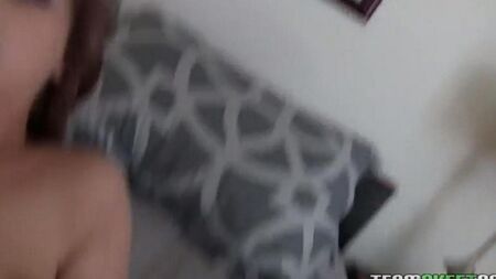 他妈的一对旅馆里的一对年轻夫妇