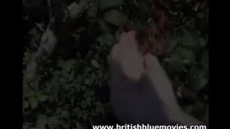 异族仇恨与一个成熟的女士大自然