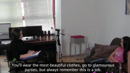 与振动器的女同性恋性行为