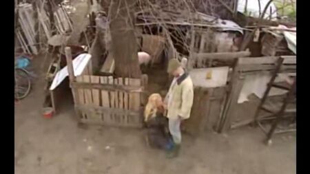 在村里与俄罗斯荡妇发生性关系