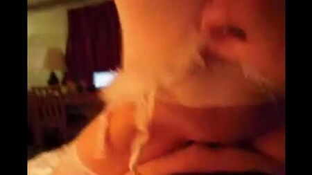 妻子扮演雪娘的角色，她的丈夫出现了