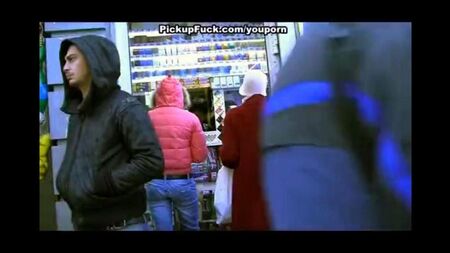 他订购了街上的金发女郎