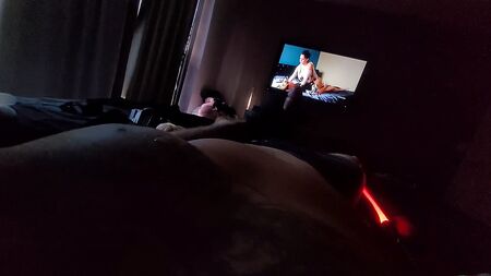 美丽和她的别致的乳房得到了精子