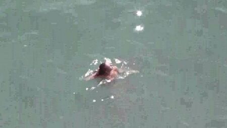 海上裸体