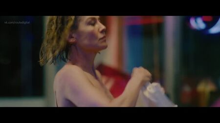 罗莎蒙德·派克裸露（透视装）——《我深爱你》（2020）高清1080p在线观看 / 罗莎蒙德·派克 - 《我深爱你》