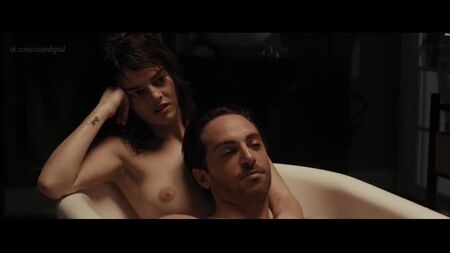 萨马拉·威文裸戏 - 《最后的清醒时刻》（2020）1080p 在线观看 / Самара Уивинг - Момент истиныWeb
