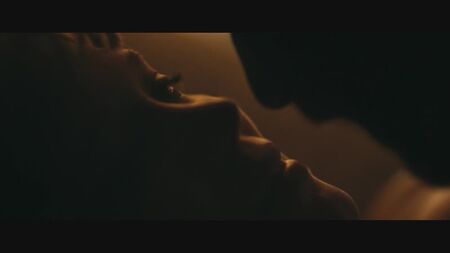 蕾雅·赛杜《裸体》——《Zoe》（2018）高清1080p在线观看