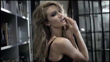罗茜·汉丁顿-惠特莉（Rosie Huntington-Whiteley）身着Agent Provocateur内衣（2008） eng