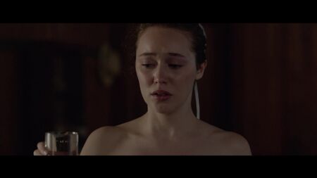 艾丽西亚·德布纳姆-凯里 裸戏 - 《魔鬼之手》（2014）高清1080p 在线观看 / Алисия Дебнем-Кери - Рука Дьявола