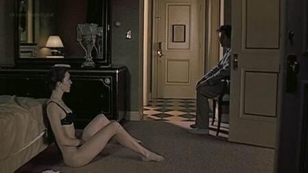 莫莉·帕克裸戏 - 《世界的中心》（2001）高清720p 在线观看