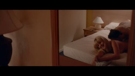 谢里丹·史密斯裸戏 - 《7点39分》（2014）高清1080p在线观看 / Шеридан Смит - 7.39